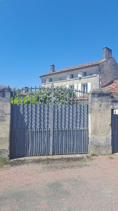 Maison en pierre - 175 m² - 6 pièces