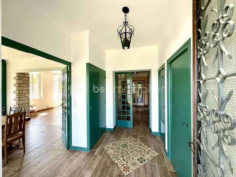 Demeure - 257 m² - 9 pièces