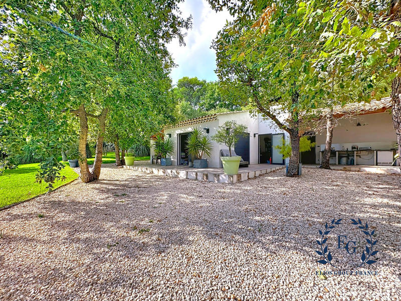 Maison traditionnelle - 207 m² - 7 pièces