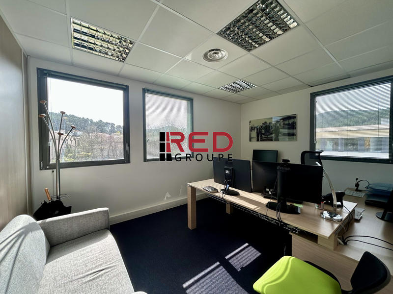 Bureau - 90 m² - 6 pièces