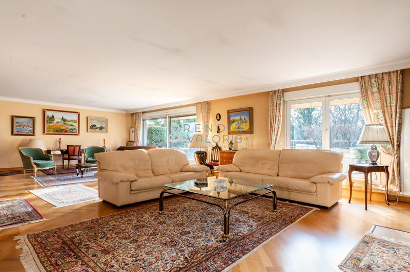 Appartement - 240 m² - 7 pièces