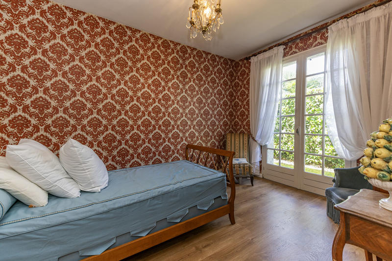 Maison - 198 m² - 8 pièces