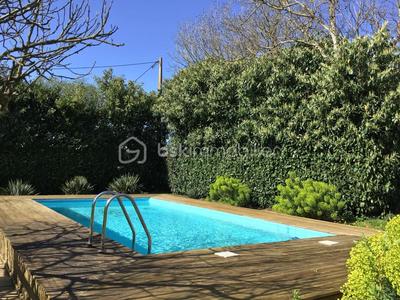 Pavillon - 180 m² - 7 pièces