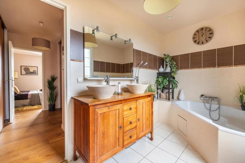 Maison - 181 m² - 8 pièces