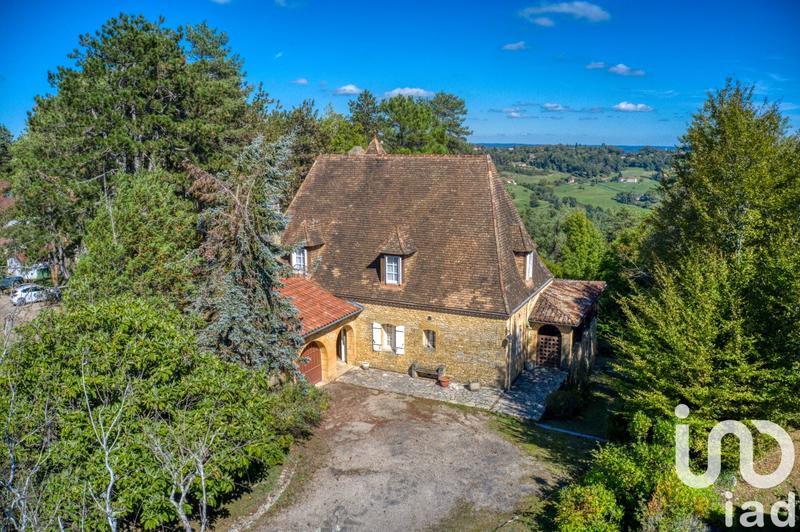 Maison - 201 m² - 6 pièces