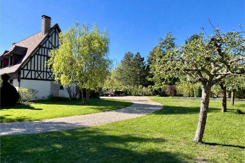 Maison - 233 m² - 6 pièces