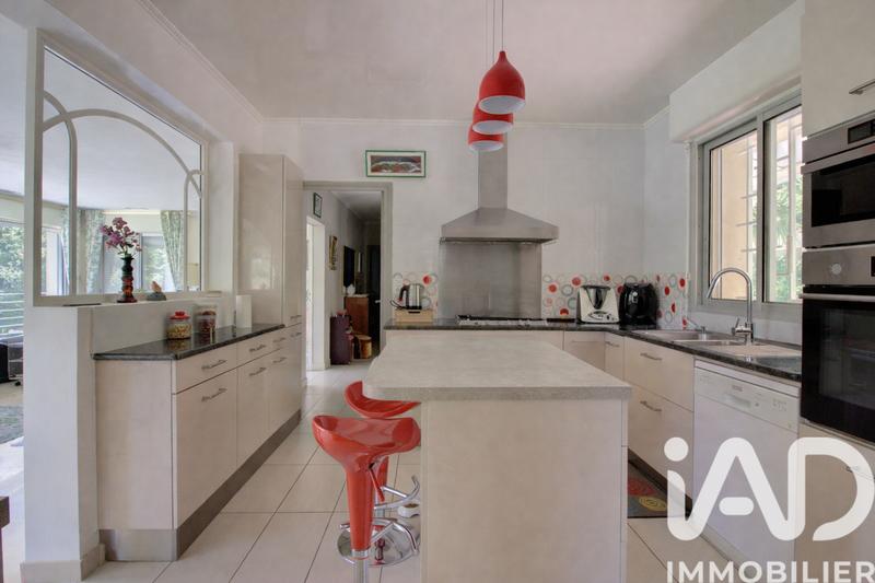 Maison - 210 m² - 7 pièces