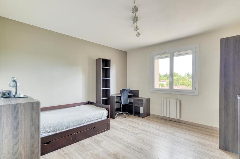 Maison traditionnelle - 217 m² - 11 pièces