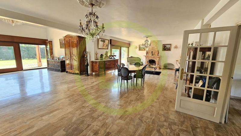 Maison de domaine - 604 m² - 14 pièces