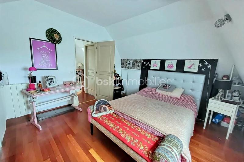 Maison traditionnelle - 153 m² - 7 pièces