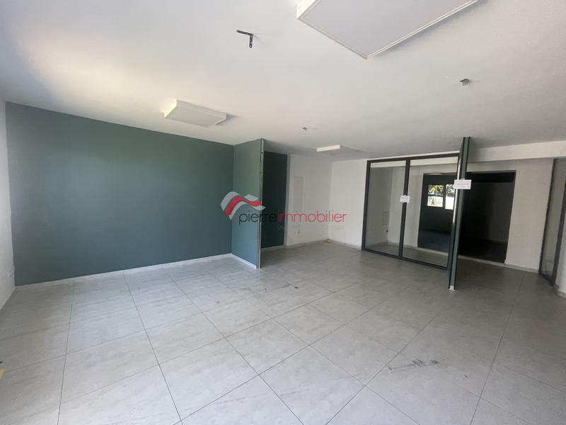 Local commercial - 67 m² - 3 pièces