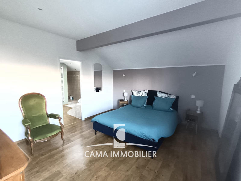 Maison - 270 m² - 8 pièces