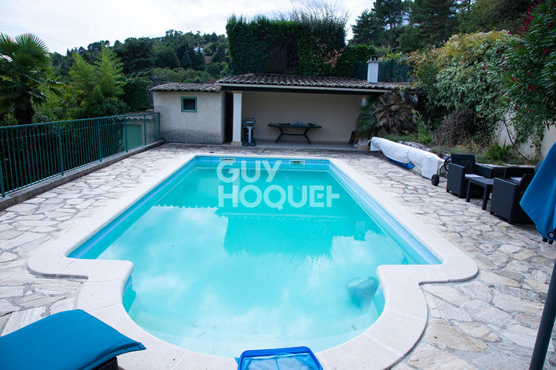 Maison - 231 m² - 9 pièces