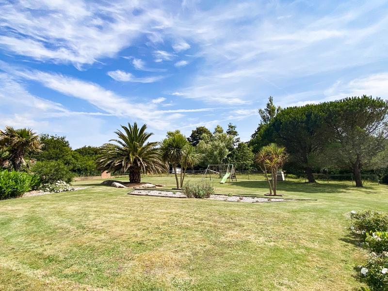 Maison - 215 m² - 7 pièces