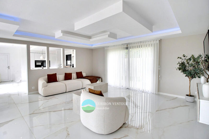 Maison - 246 m² - 8 pièces