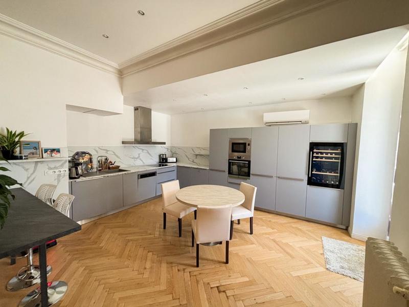 Appartement - 147 m² - 5 pièces