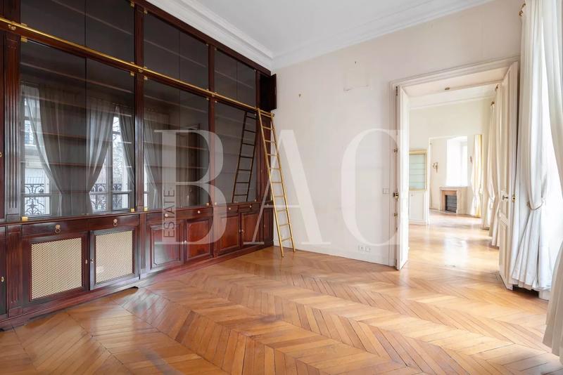Appartement - 280 m² - 9 pièces