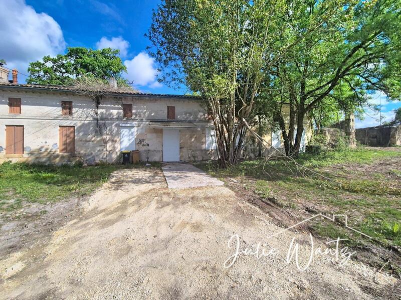 Maison - 300 m² - 4 pièces