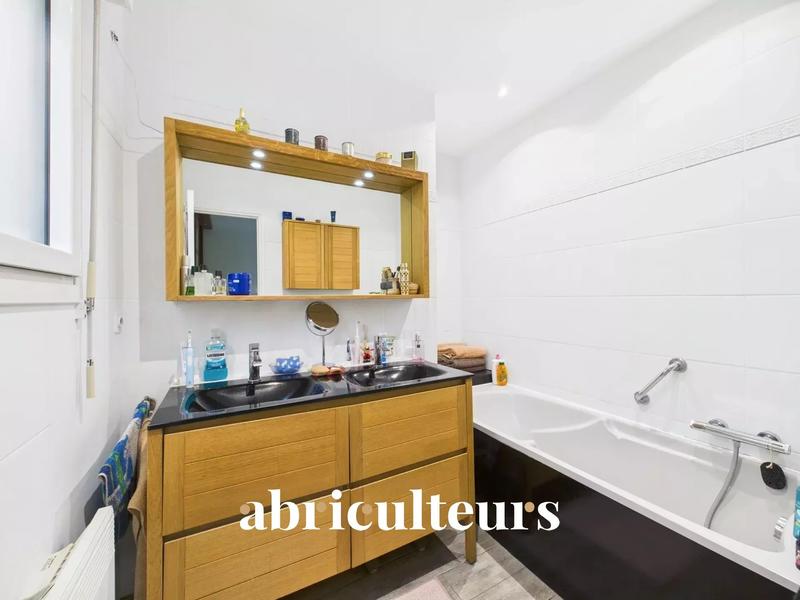 Maison - 258 m² - 7 pièces