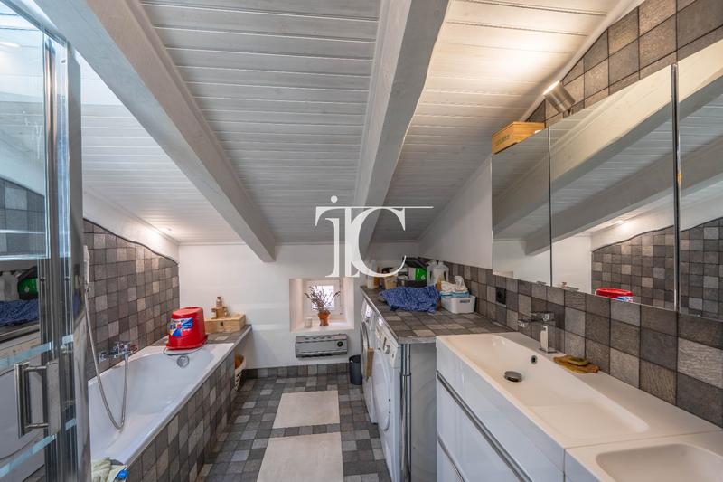 Maison de village - 274 m² - 9 pièces