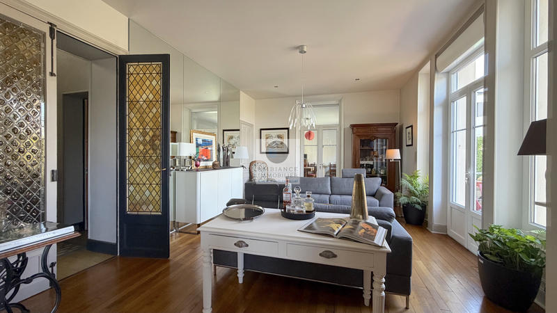 Maison - 306 m² - 10 pièces