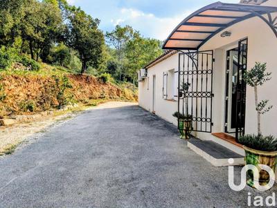 Maison - 230 m² - 8 pièces