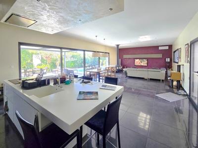 Maison - 200 m² - 5 pièces