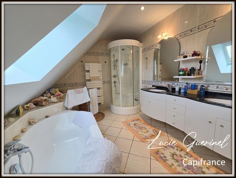 Maison - 246 m² - 10 pièces