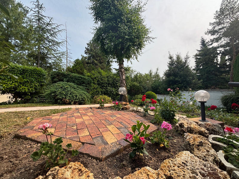 Maison - 201 m² - 7 pièces