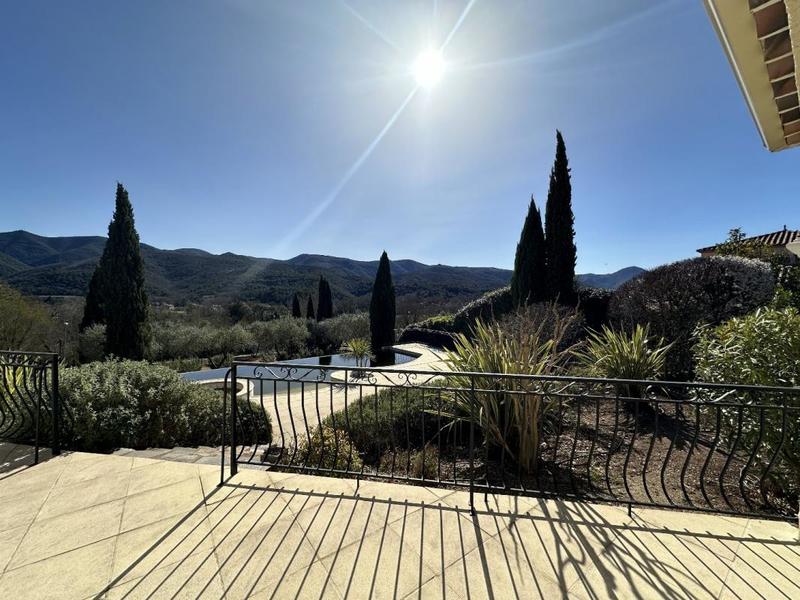 Villa - 212 m² - 6 pièces