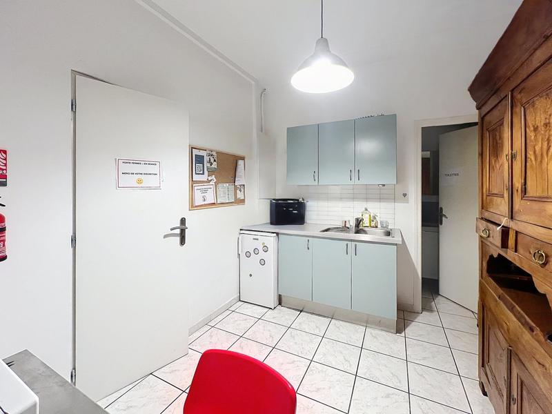 Local commercial - 150 m² - 5 pièces