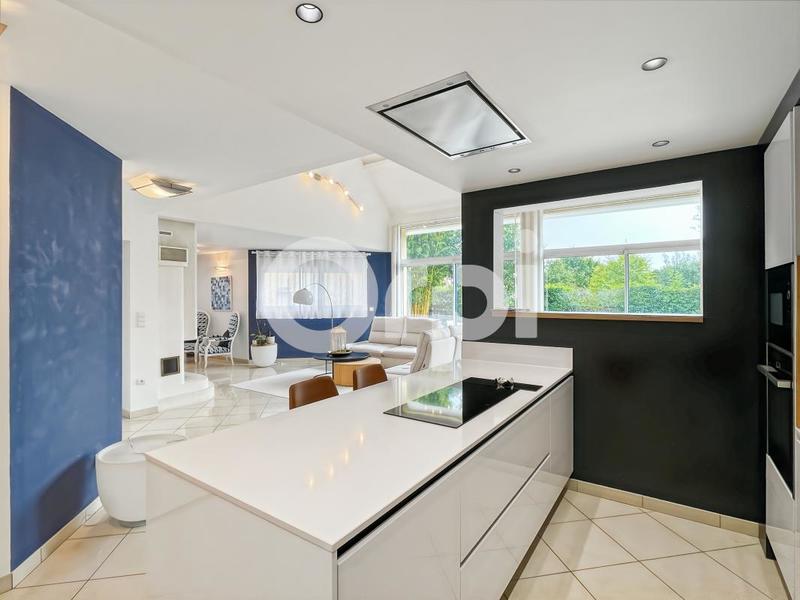 Maison - 260 m² - 9 pièces