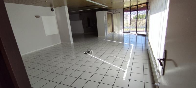 Local d'activités - 5 pièces