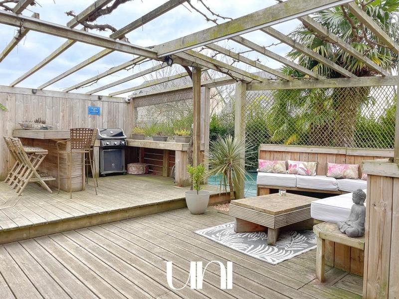 Maison - 210 m² - 6 pièces