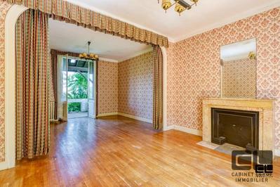 Maison - 251 m² - 7 pièces