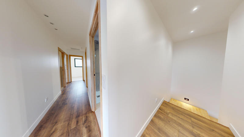 Maison - 201 m² - 5 pièces