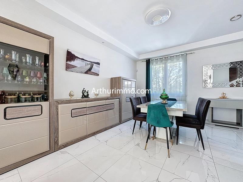 Maison - 220 m² - 10 pièces