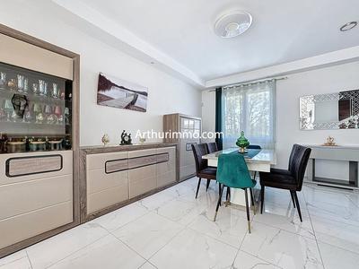 Maison - 220 m² - 10 pièces