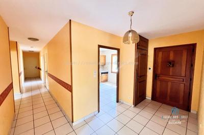 Maison traditionnelle - 148 m² - 6 pièces