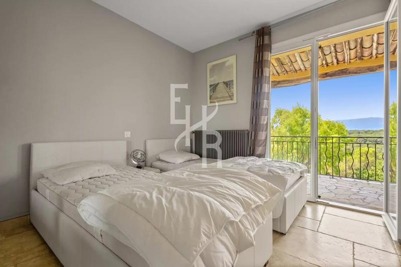 Villa - 255 m² - 8 pièces