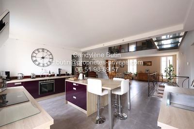 Maison - 278 m² - 10 pièces
