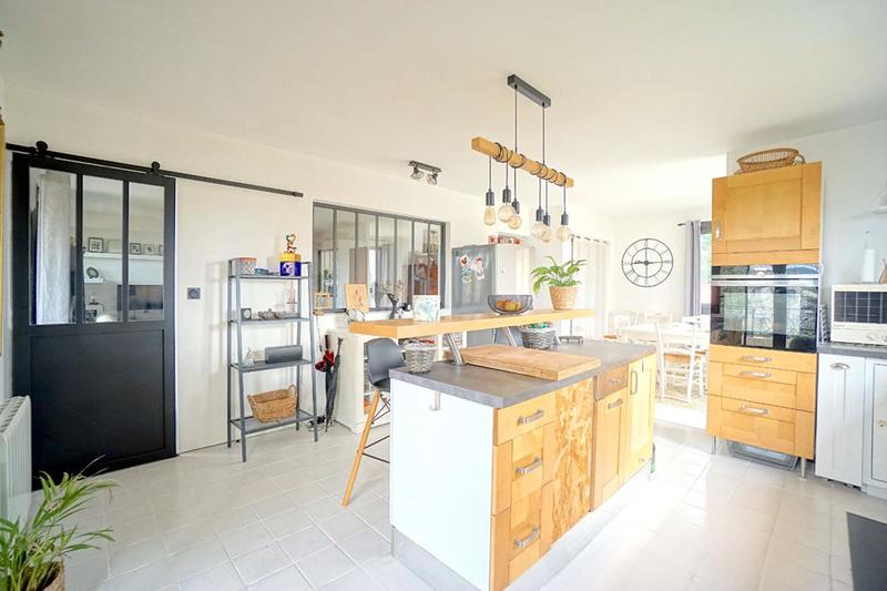 Maison - 180 m² - 9 pièces