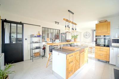 Maison - 180 m² - 9 pièces