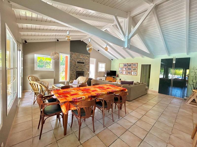 Maison - 240 m² - 11 pièces