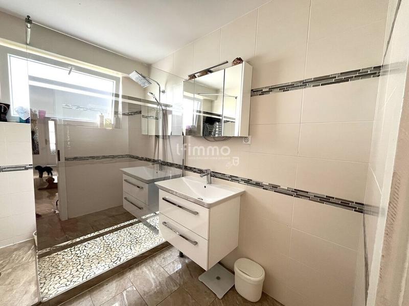 Maison - 252 m² - 10 pièces