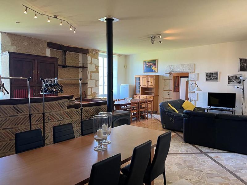 Maison - 660 m² - 25 pièces