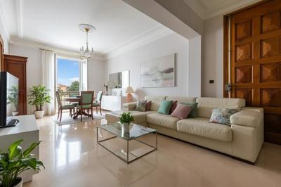 Maison - 220 m² - 6 pièces