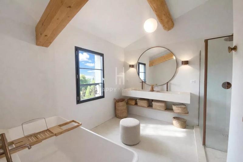 Maison - 290 m² - 9 pièces