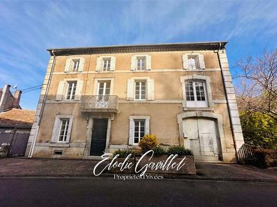 Maison - 304 m² - 11 pièces