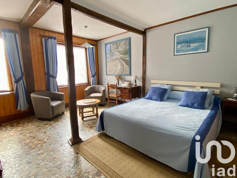 Maison - 250 m² - 9 pièces